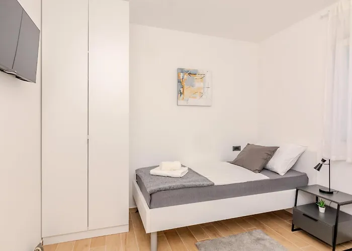 Awesome In With Wifi Apartment Privlaka (Zadar)